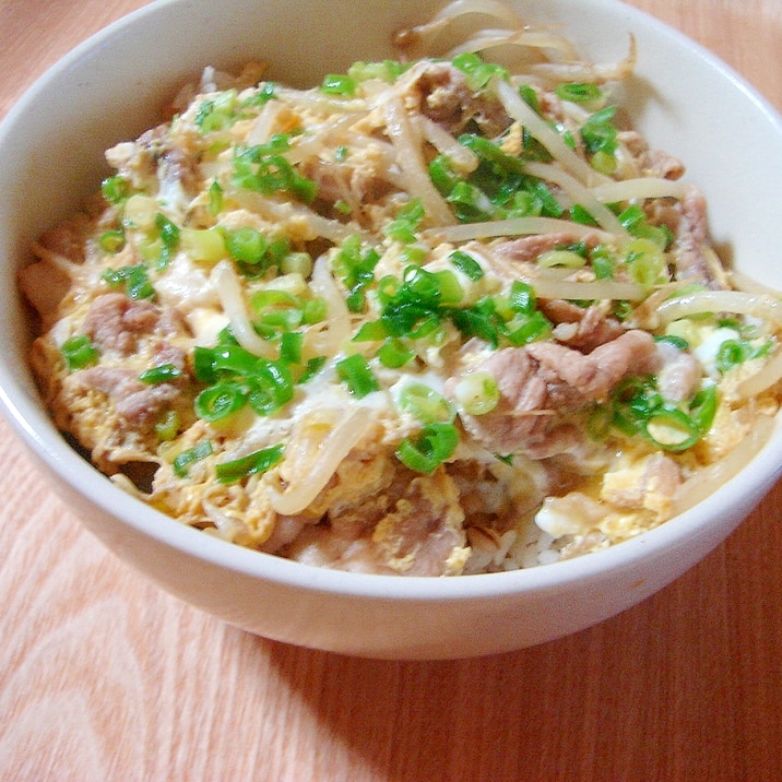 豚肉ともやしの卵とじ丼 レシピ 作り方 By 四月のヒーロー 楽天レシピ 豚肉ともやしの卵とじ丼 レシピ 作り方 By 四月のヒーロー 楽天レシピ